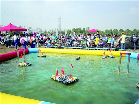 江蘇相城：花卉植物園迎來秋游潮